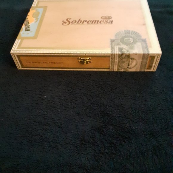 Sobremesa empty all wood cigar box. - Picture 3 of 4